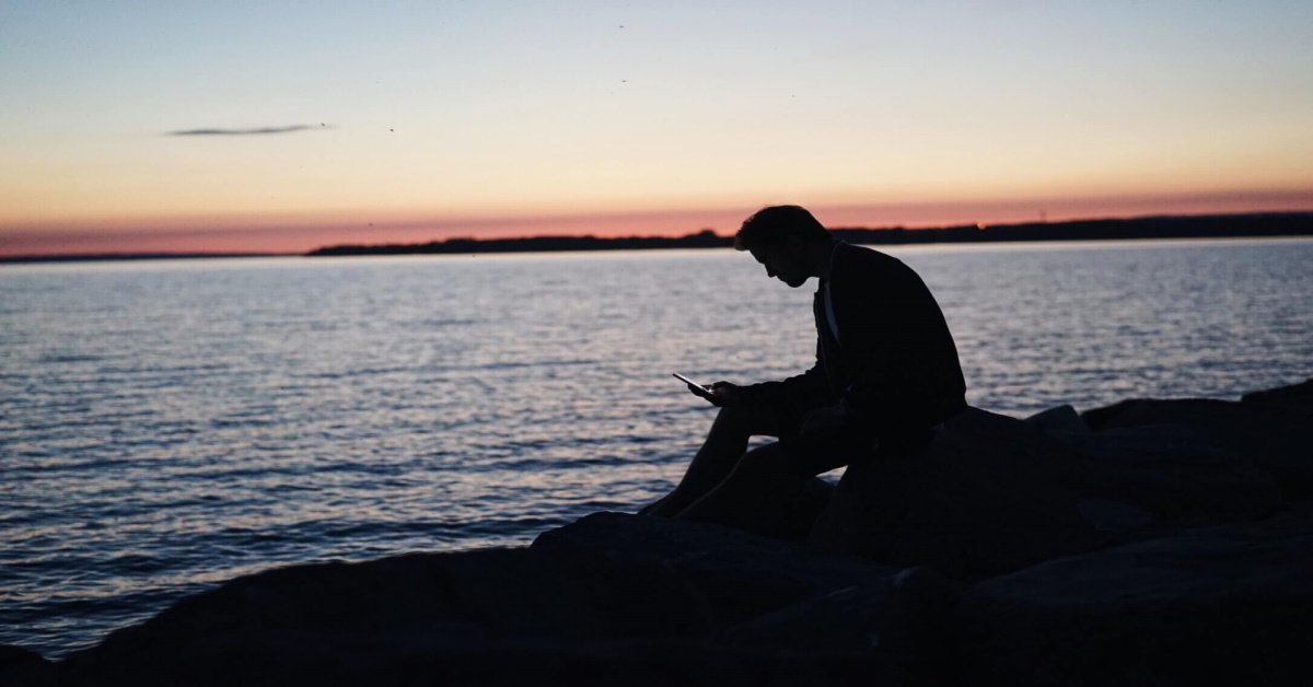 How to choose a men's life coach: a man weighing his next decision